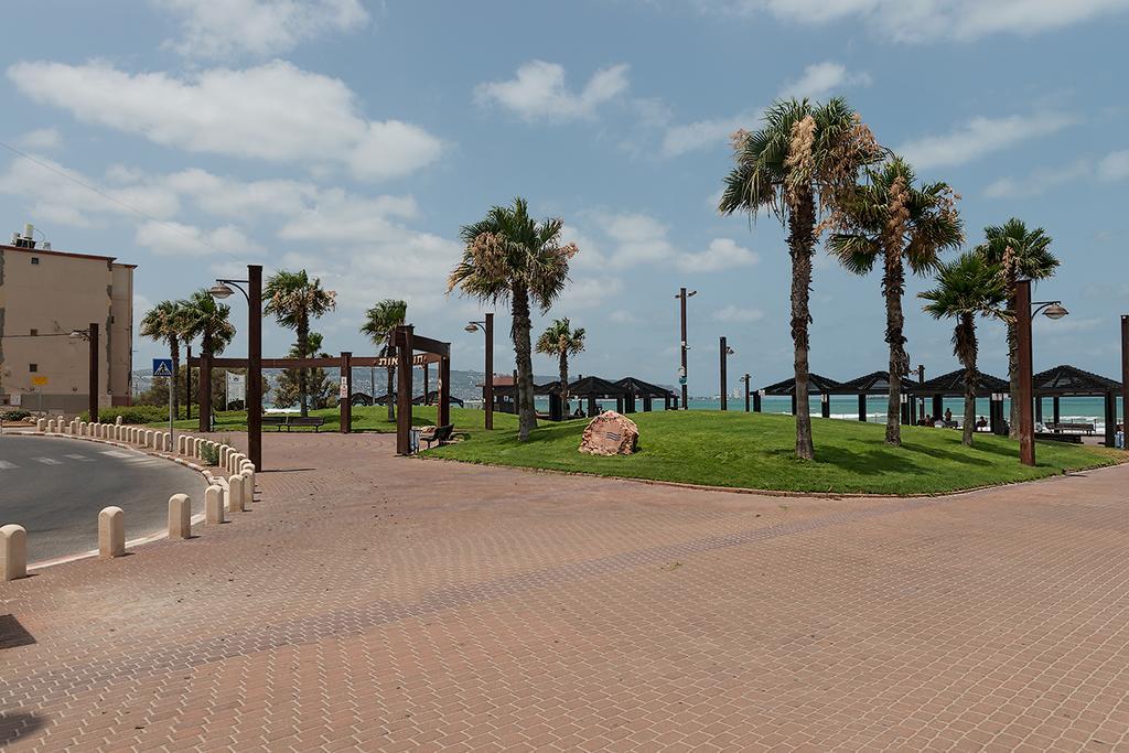 Dream On The Beach Haifa Esterno foto
