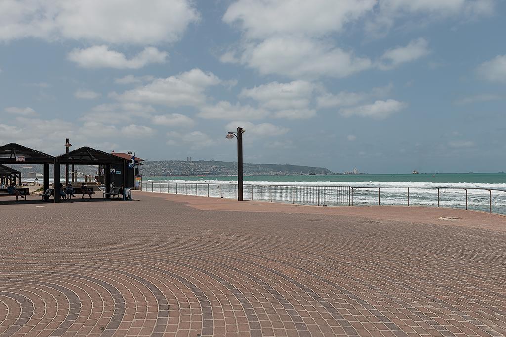 Dream On The Beach Haifa Esterno foto